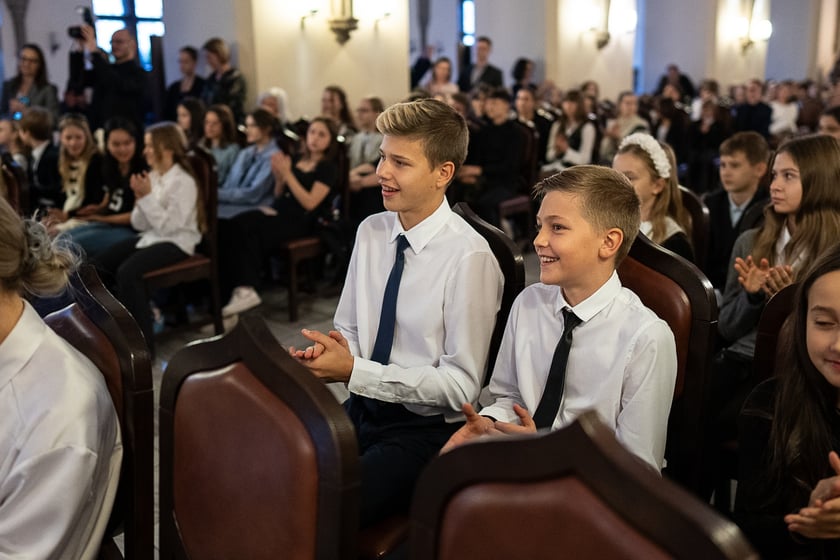 Uroczystość wręczenia stypendi&oacute;w artystycznych w Sali Wielkiej ratusza