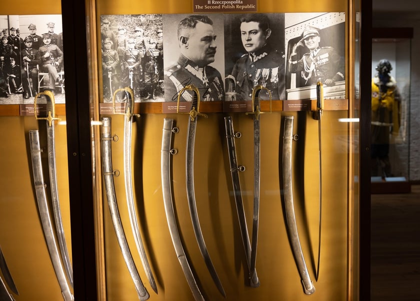 Wyjątkowe szable, pierwsza z prawej dla marszałka Edwarda Śmigłego-Rydza&nbsp;