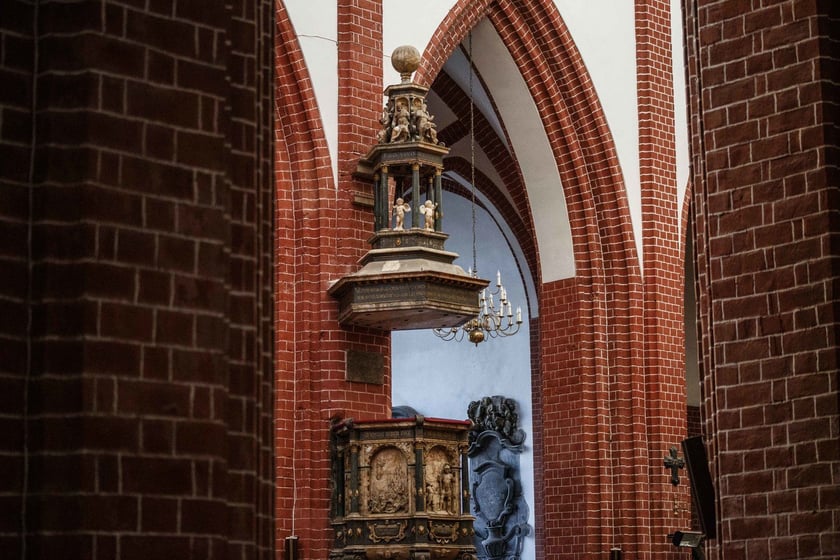 Ambona w kościele św. Marii Magdaleny