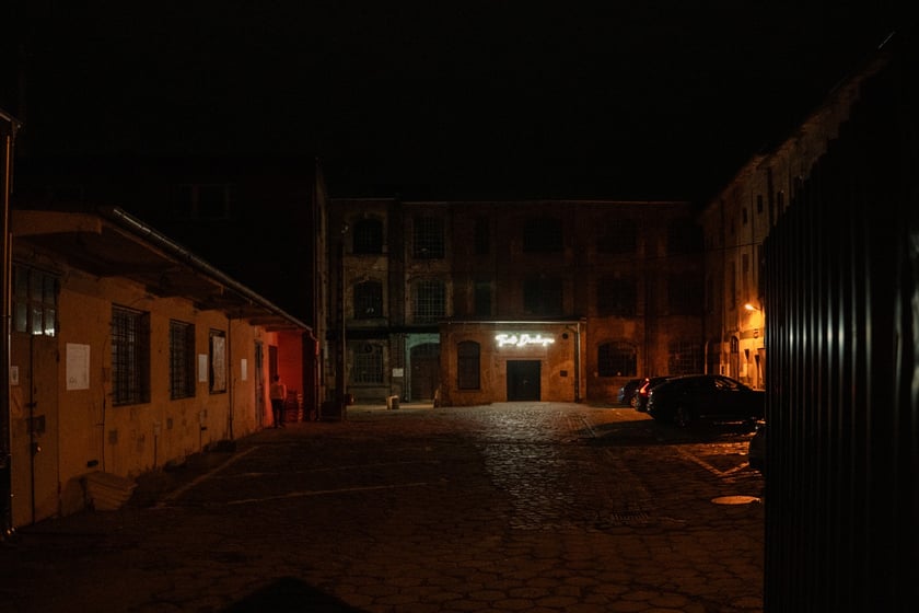 Wejście do Teatru Dialogu w kompleksie Dawnej Pralni