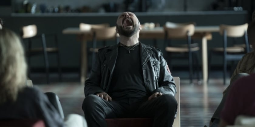 Kadr z serialu "Informacja zwrotna". To jedna z najlepszych r&oacute;l w dorobku Arkadiusza Jakubika