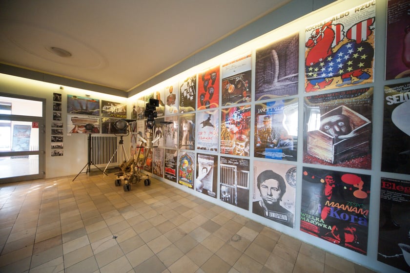 Ściana z plakatami w Wytwórni Filmów Fabularnych
