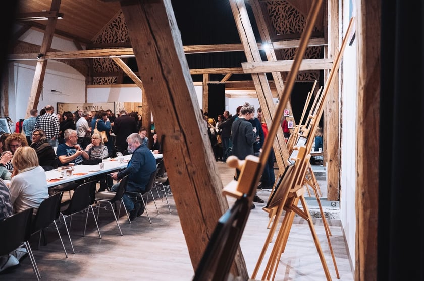 Kulturalna Stodoła. Koncert i wystawa dla chorującego na raka Damiana.