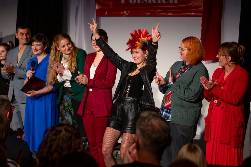 Kulturalna Stodoła. Spektakl grupy teatralnej Qlturalni pt. "Szkoła niedostateczna"