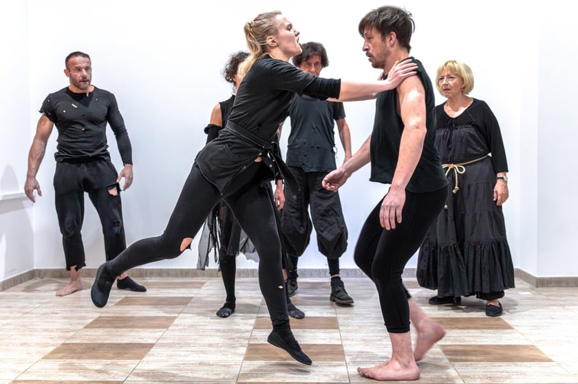 Nowy wrocławski teatr Enklawa &ndash; pr&oacute;by do spektaklu &bdquo;Ubu kr&oacute;l, czyli Polacy&rdquo;