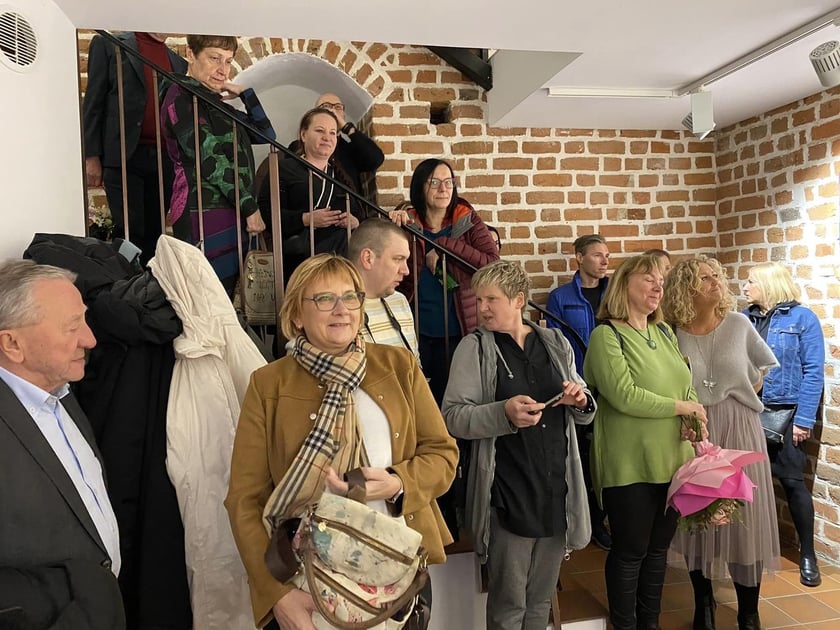 Wernisaż wystawy W inny miejscu w Galerii Brama Wrocławska w Oleśnicy