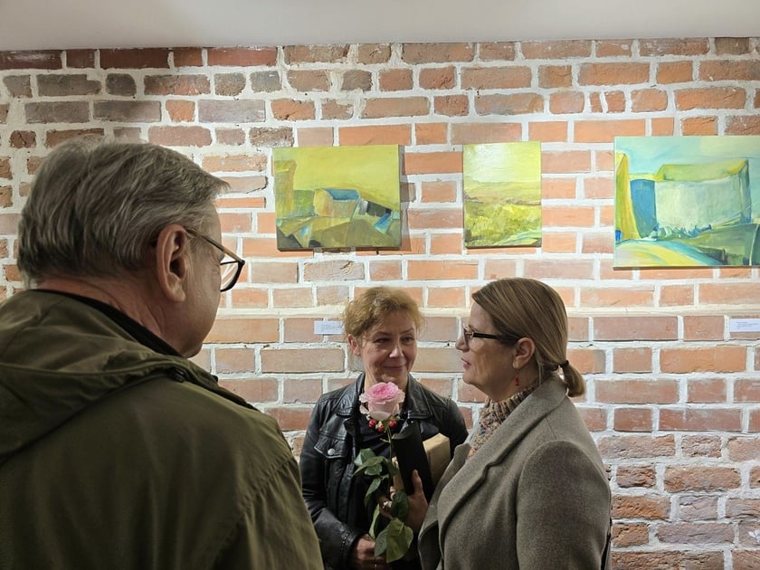 Wernisaż wystawy W inny miejscu w Galerii Brama Wrocławska w Oleśnicy