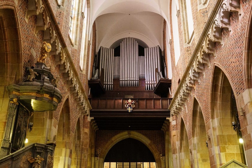 Organy w katedrze wrocławskiej - marzec 2024