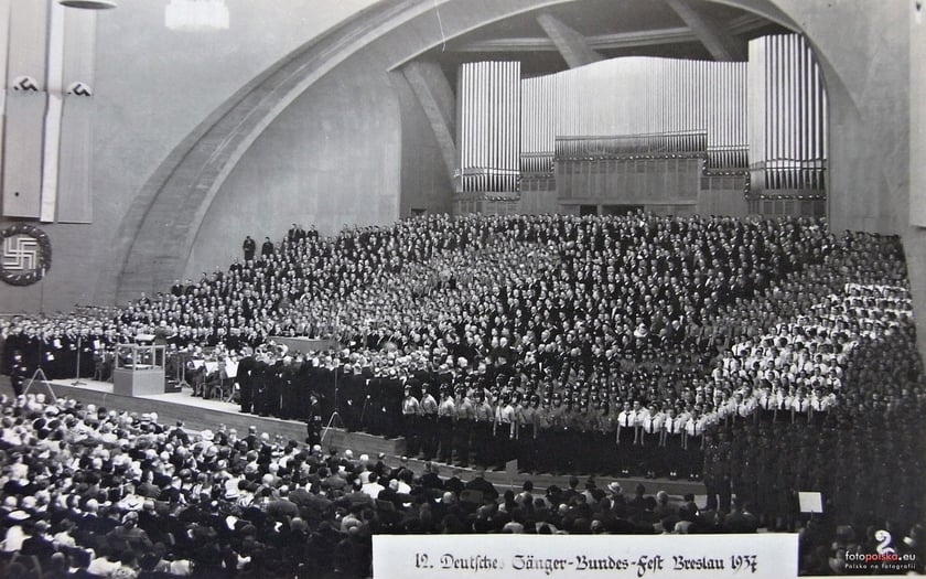 Olbrzymie organy Sauera w Hali Stulecia, widok z 1937 roku (XII Og&oacute;lnoniemiecki Zjazd Śpiewaczy)&nbsp;&nbsp;