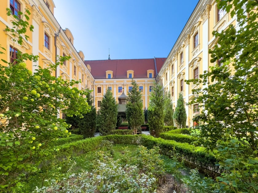 Wirydarz Instytutu Filologicznego Uniwersytetu Wrocławskiego