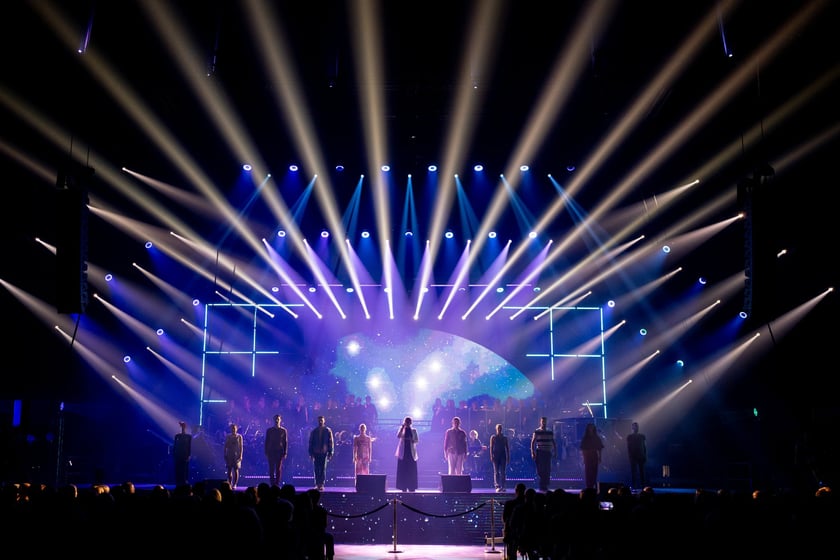 Wielkie show w Hali stulecia. Koncert "Gwiazdozbiór Aniołów. In varietae concordia".