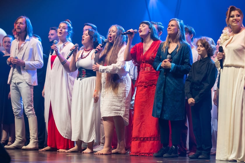 Wielkie show w Hali stulecia. Koncert "Gwiazdozbiór Aniołów. In varietae concordia".