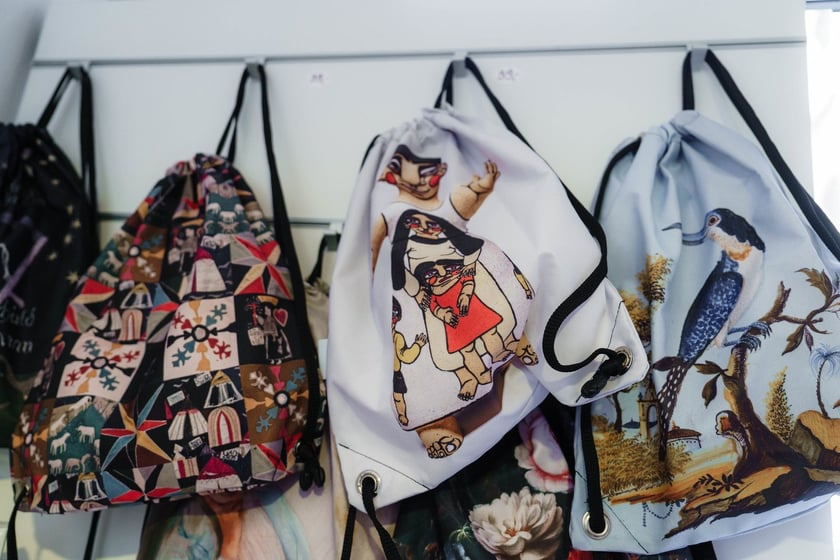 Gadżety w sklepiku Muzeum Narodowego we Wrocławiu