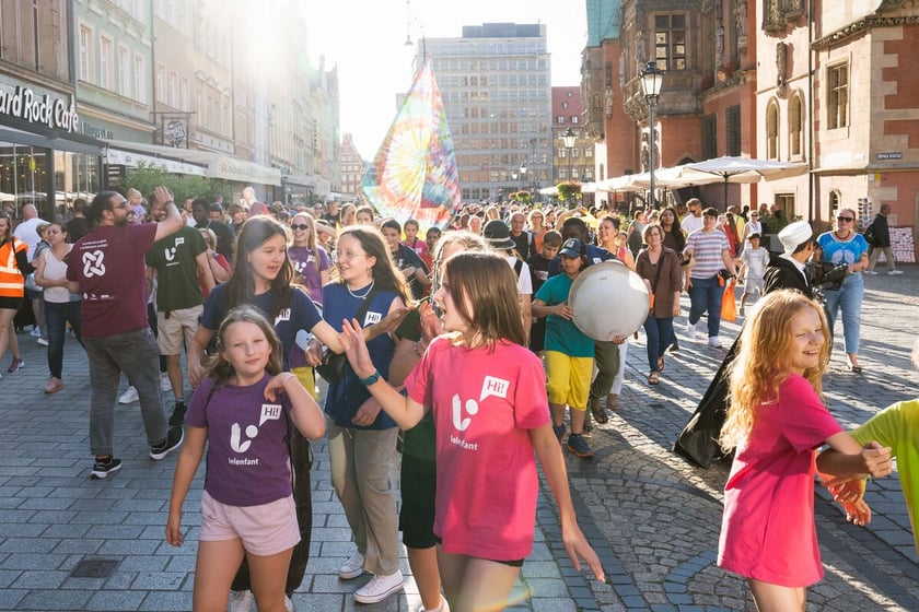 Kolorowa parada Lelenfant na ulicach Wrocławia, 29.07.2024