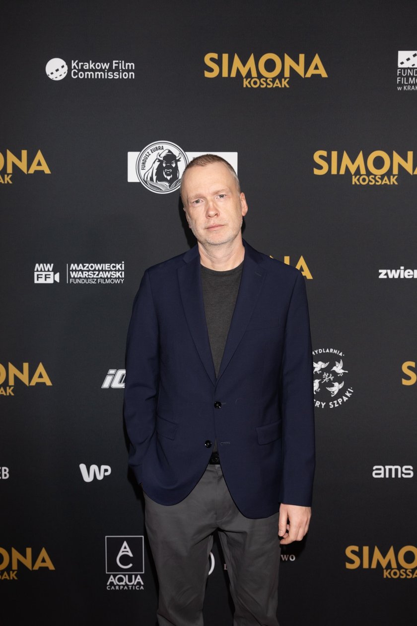 Reżyser filmu Adrian Panek podczas warszawskiej premiery filmu "Simona Kossak"