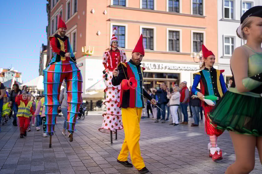 Parada na Wrocławskim Festiwalu Krasnoludków 2024