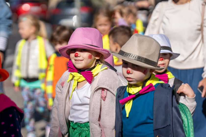 Parada na Wrocławskim Festiwalu Krasnoludków 2024