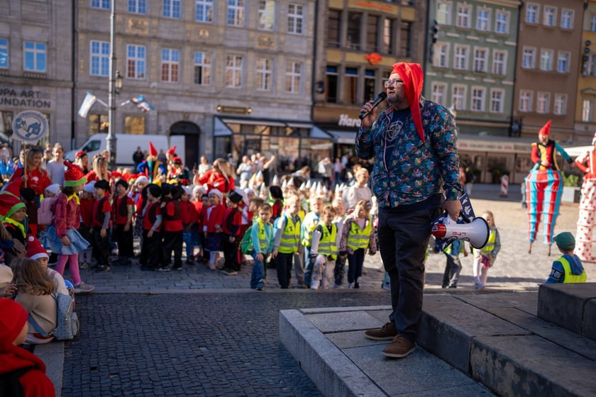 Parada na Wrocławskim Festiwalu Krasnoludków 2024