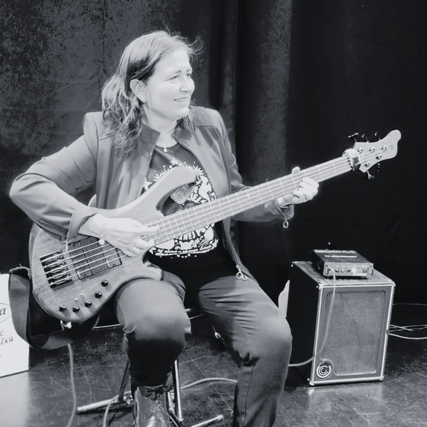 Liderka i animatorka działań lokalnych, tw&oacute;rczyni i realizatorka dziesiątek projekt&oacute;w i setek wydarzeń na osiedlu Wojszyce, wsp&oacute;łprowadząca Centrum Aktywności Lokalnej na Wojszycach.&nbsp; Od lat angażuję się w działalność kulturalną, aktywnie wsp&oacute;łtworząc życie społeczne na osiedlu. Organizuję wydarzenia, kt&oacute;re mają na celu integrację mieszkańc&oacute;w oraz promocję kultury. Jedną z pierwszych inicjatyw były cykliczne przedstawienia teatralne, kt&oacute;rych wsp&oacute;łtw&oacute;rcami są rodzice i nauczyciele. Kolejne to spotkania autorskie, wernisaże malarskie, konkursy fotograficzne i wystawy fotograficzne, spotkania literackie, randki z książką, wieczorki poetyckie, koncerty, literackie gry terenowe i escape roomy. Jestem r&oacute;wnież pomysłodawcą i organizatorem osiedlowych wydarzeń kulturalnych nawiązujących do wydarzeń miejskich takich jak Noc Muze&oacute;w, Europejska Noc Literatury, kt&oacute;re stają się stałym elementem lokalnego kalendarza kulturalnego, a jednocześnie promują projekty miejskie. Za swoje działania zostałam nominowana w Konkursie Wrocławianka Roku 2022 oraz Wrocławianka Roku 2023.&nbsp; Rekomendacje:  Agnieszka Dusza 