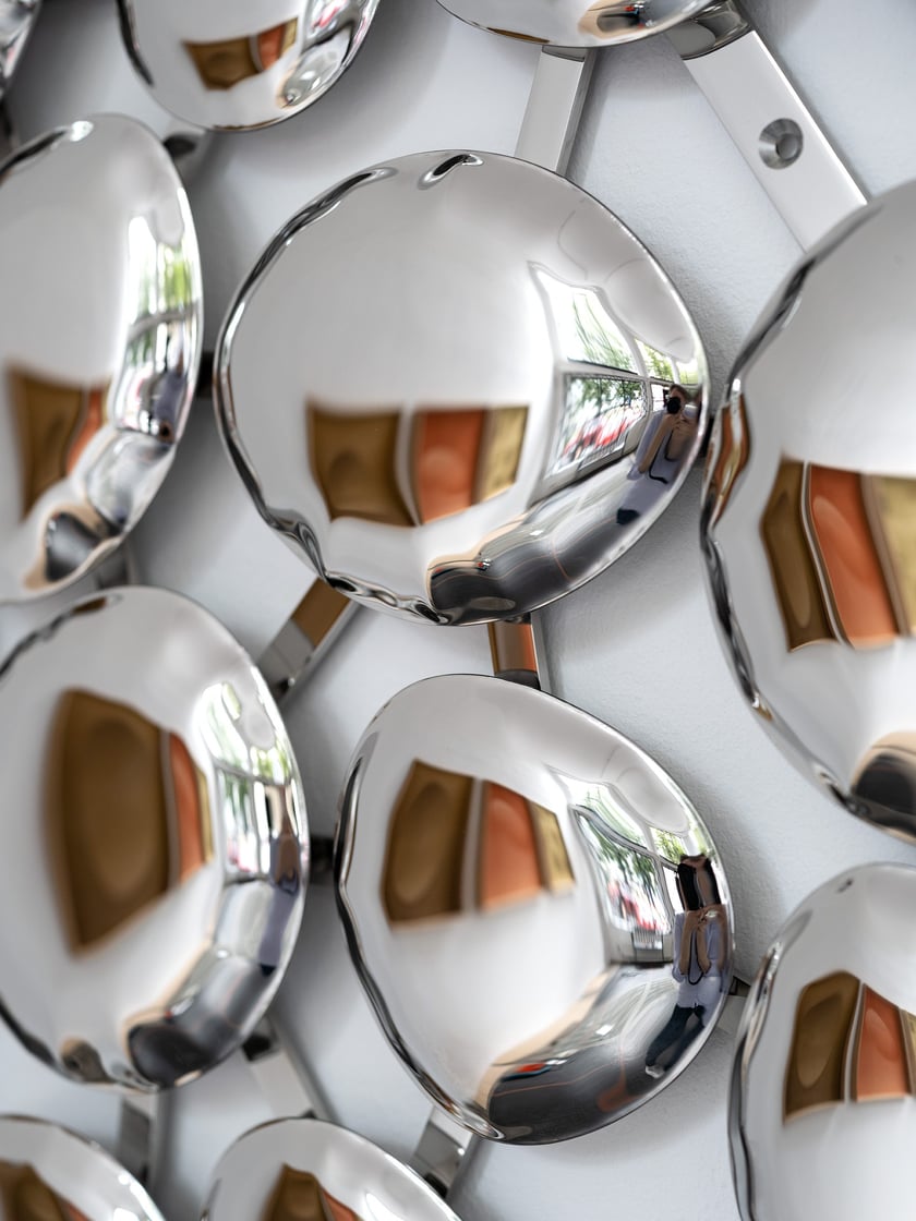 Prace Oskara Zięty precentowane na wystawie indywidulanej w Singapurze