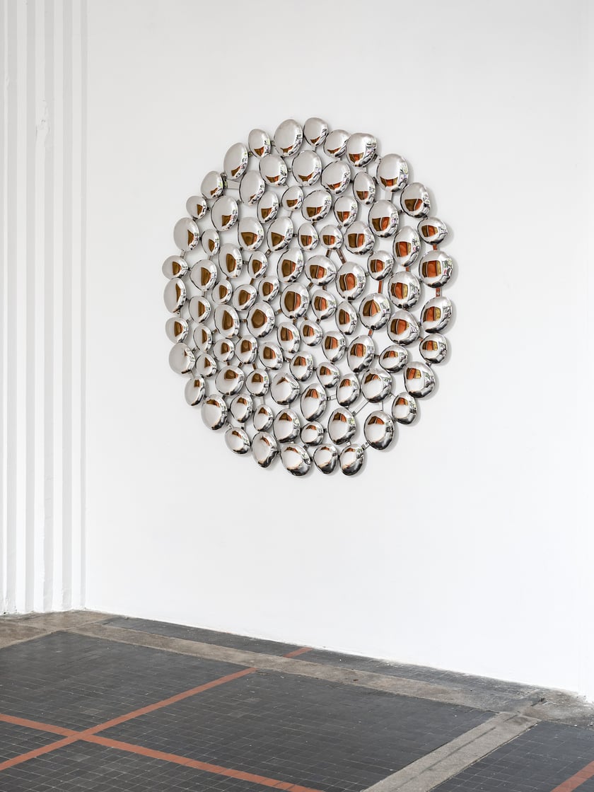 Prace Oskara Zięty precentowane na wystawie indywidulanej w Singapurze