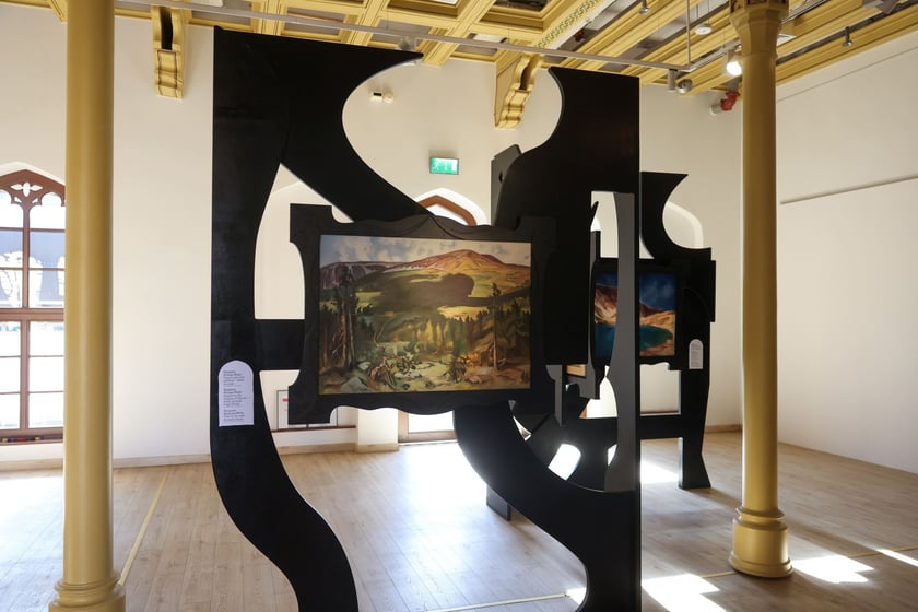 Zdjęcie z wystawy "Świątynia Baśni" w galerii BWA Wrocław Główny