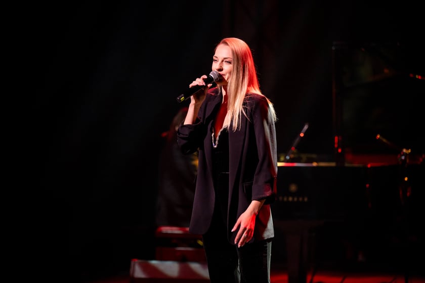 Koncert "I tak przyjdzie wiosna!" został zorganizowany po to, żeby pom&oacute;c ludziom, kt&oacute;rzy ucierpieli w czasie wrześniowej powodzi. Na zdjęciu Ewa Szlempo-Kruszyńska