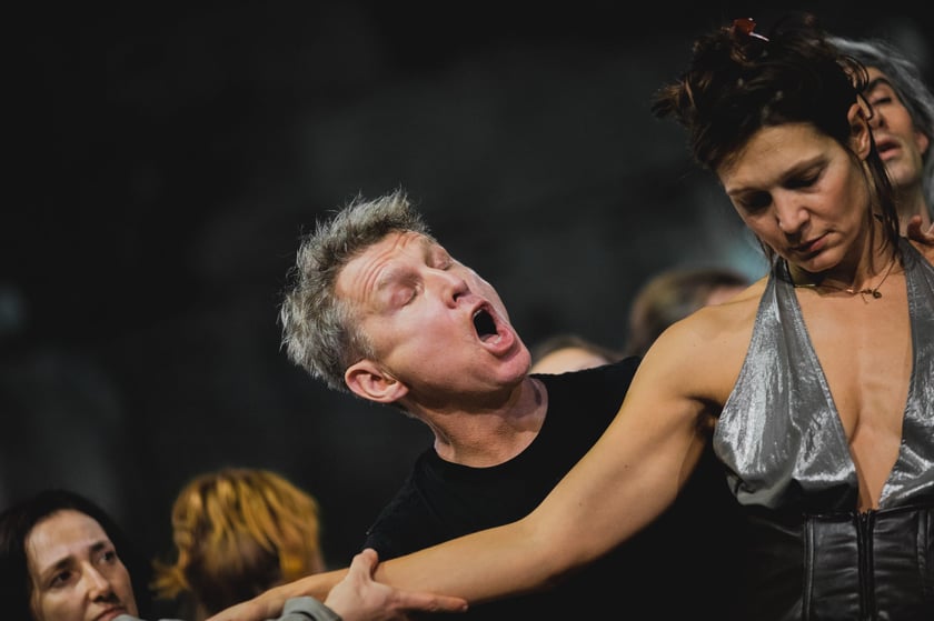 Próba do premiery przedstawienia „Stado. W środku jesteśmy baśnią” w WTP