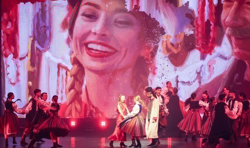 Widowisko "Chłopi Tańcuj Remixed" w Hali Stulecia