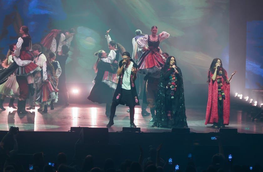 Widowisko "Chłopi Tańcuj Remixed" w Hali Stulecia pod wodzą L.U.C.-a. Tu na scenie m.in. z Kayah