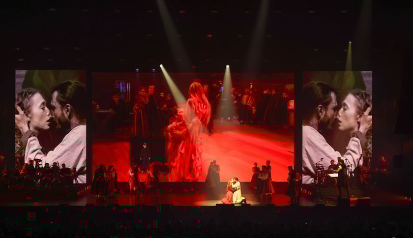 Widowisko "Chłopi Tańcuj Remixed" w Hali Stulecia