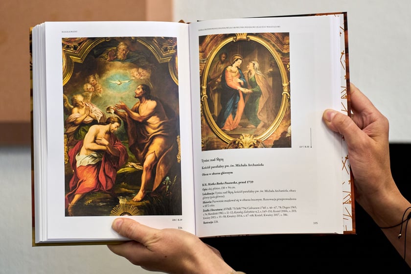 Na zdjęciu strony z książki &bdquo;Johann Jacob Eybelwieser młodszy. Wrocławski malarz doby baroku&rdquo;, kt&oacute;ra ukazała się nakładem Wydawnictwa Uniwersytetu Wrocławskiego&nbsp;