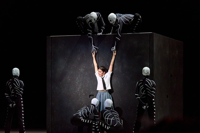 Sceny z baletu &bdquo;Frida&rdquo; w Operze Wrocławskiej