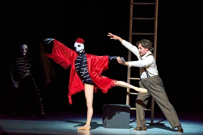 Sceny z baletu &bdquo;Frida&rdquo; w Operze Wrocławskiej