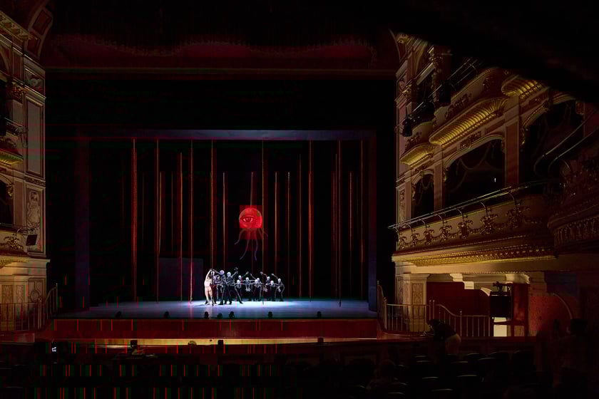 Sceny z baletu &bdquo;Frida&rdquo; w Operze Wrocławskiej