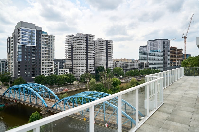 Krupa Gallery mieści się przy ul. księcia Witolda 48/70, na 8 pietrze