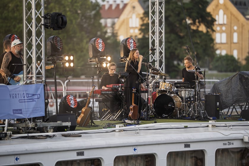 Koncert ze statku Vratislavia na Odrze na Bulwarze Dunikowskiego