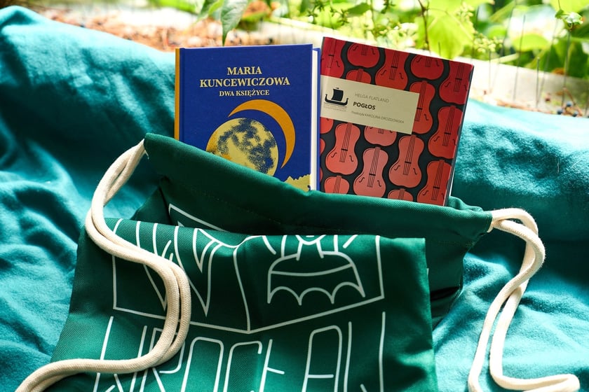 Książki, jakie polecamy na wakacje 2025