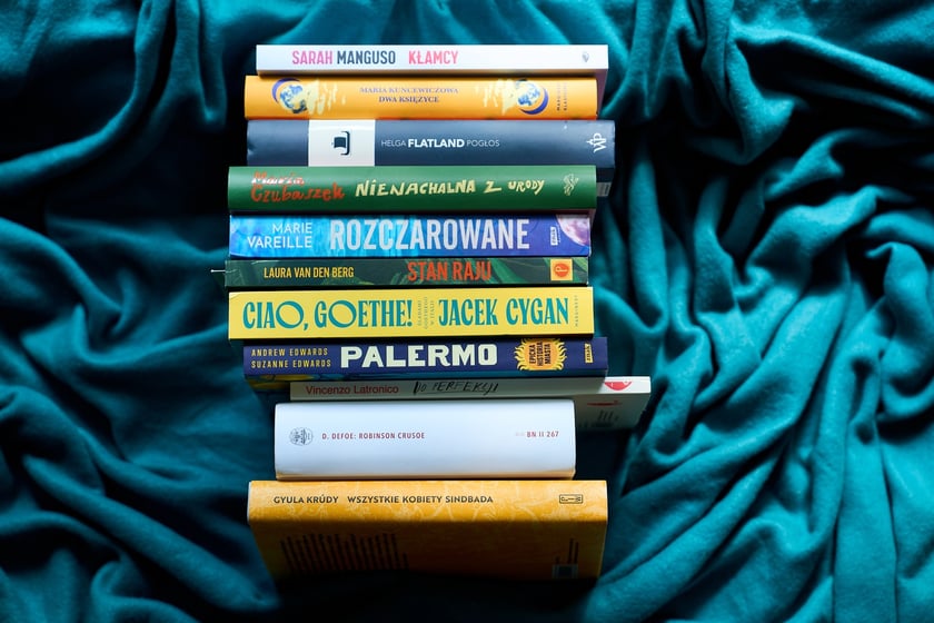 Książki, jakie polecamy na wakacje 2025