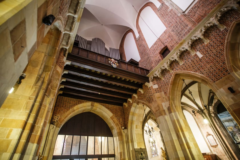 Organy w katedrze wrocławskiej przed remontem &ndash; empora