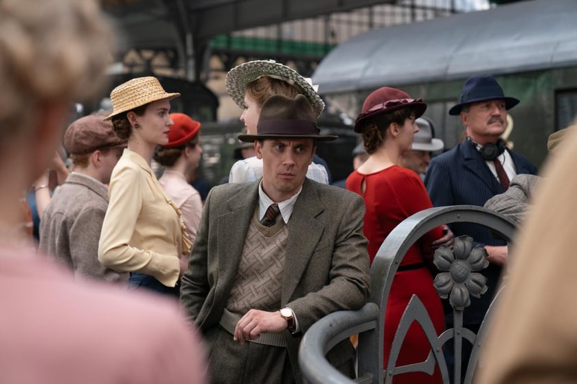 Serial &bdquo;Breslau&rdquo; kręcono we Wrocławiu &ndash; tu bohaterowie na Dworcu Gł&oacute;wnym