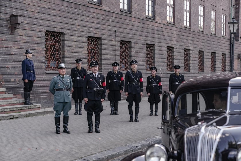 Serial &bdquo;Breslau&rdquo; kręcono we Wrocławiu &ndash; tu bohaterowie na ul. Podwale