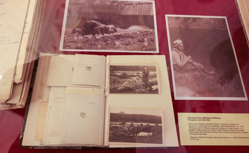 Eksponaty na jednodniowej wystawie  „O! Witkacy” w 86. rocznicę śmierci Witkacego