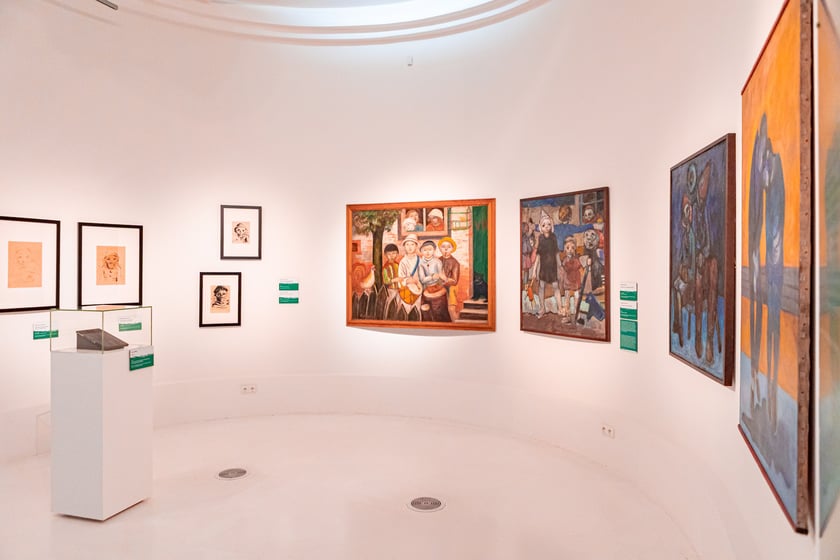 Wystawa poświęcona Waldemarowi Cwenarskiemu w Pawilonie Czterech Kopuł tuż przed otwarciem