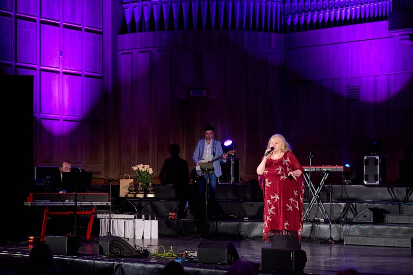 III edycja Og&oacute;lnopolskiego Senioralnego Festiwalu Piosenki Artystycznej w ramach Wrocławskich Dni Seniora - koncert finałowy