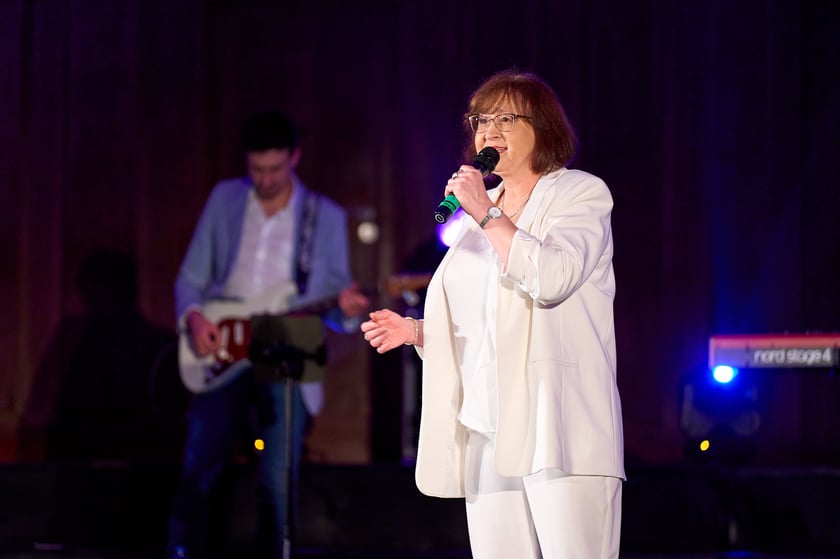 III edycja Og&oacute;lnopolskiego Senioralnego Festiwalu Piosenki Artystycznej w ramach Wrocławskich Dni Seniora - koncert finałowy