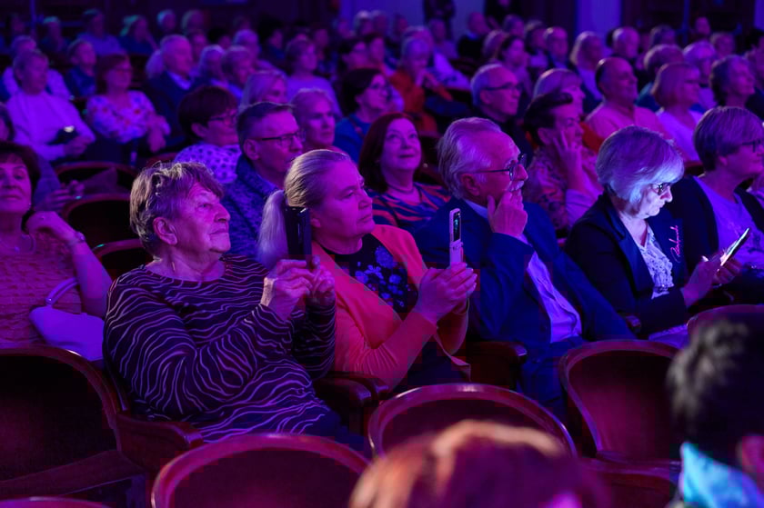 III edycja Og&oacute;lnopolskiego Senioralnego Festiwalu Piosenki Artystycznej w ramach Wrocławskich Dni Seniora - koncert finałowy