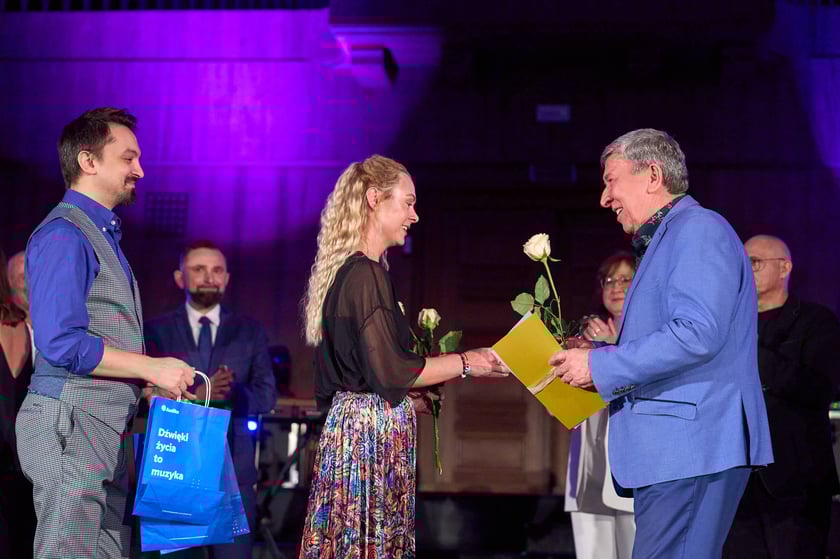 III edycja Og&oacute;lnopolskiego Senioralnego Festiwalu Piosenki Artystycznej w ramach Wrocławskich Dni Seniora - koncert finałowy