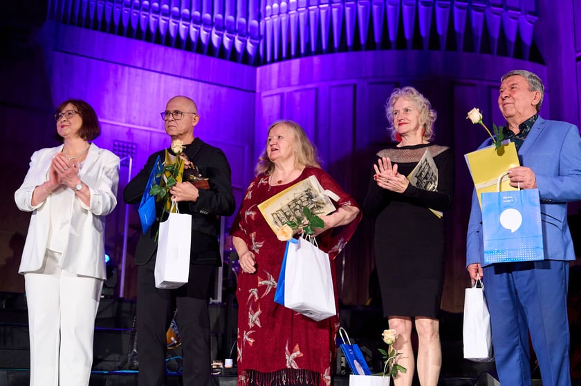 III edycja Og&oacute;lnopolskiego Senioralnego Festiwalu Piosenki Artystycznej w ramach Wrocławskich Dni Seniora - koncert finałowy