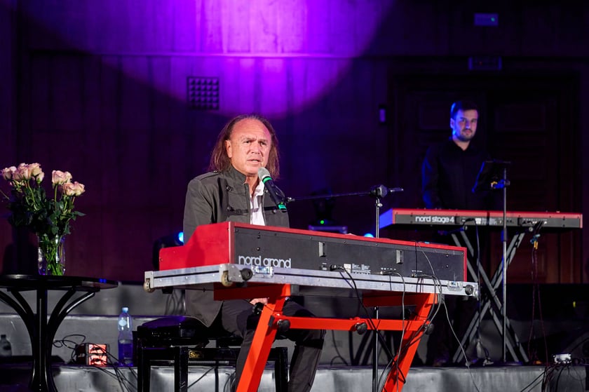 III edycja Og&oacute;lnopolskiego Senioralnego Festiwalu Piosenki Artystycznej w ramach Wrocławskich Dni Seniora - koncert finałowy